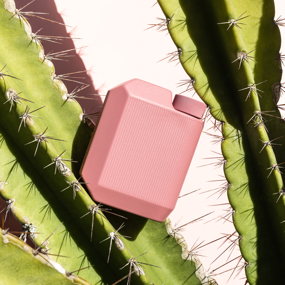 cool-flask-w7 6c7babc2d202--Flask-Lifestyle-7.png