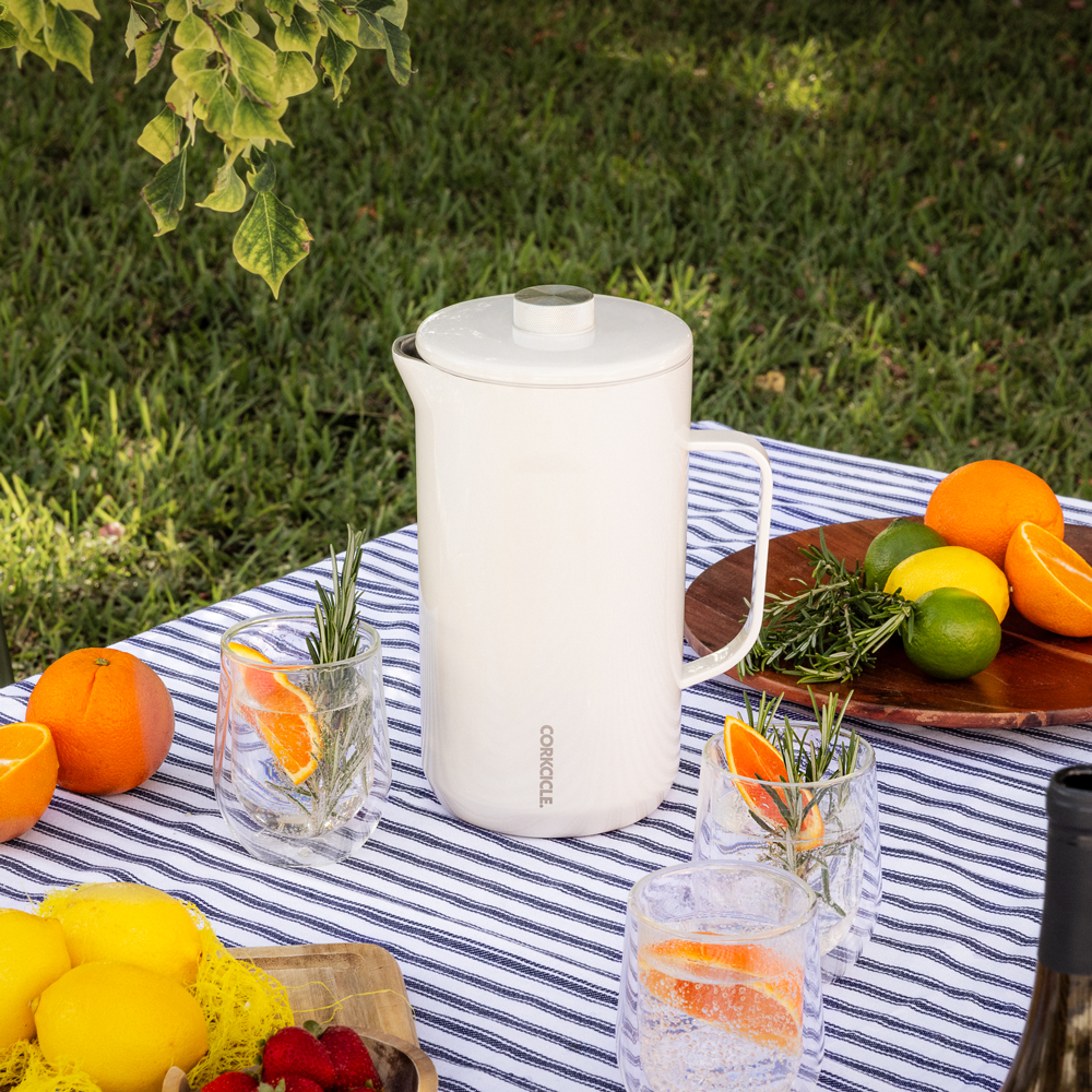 pitcher-r0 OatmilkPitcher_Lifestyle.png